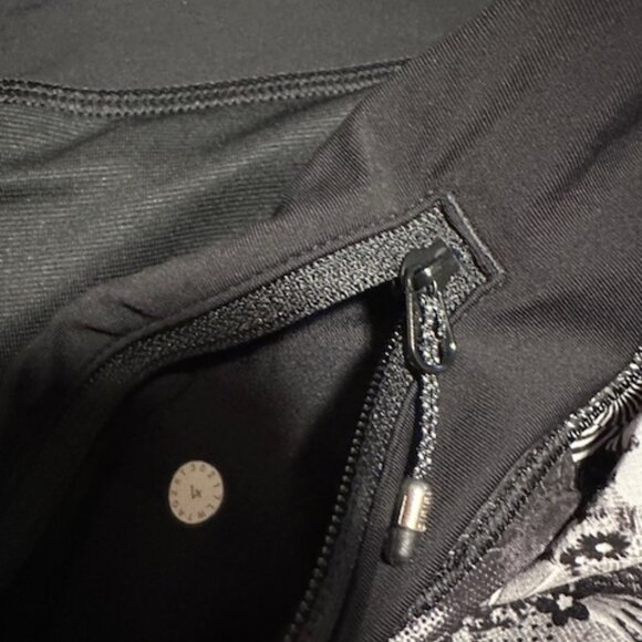 Lululemon Seawheeze Speed Shorts size 4 - Picture 2 of 3